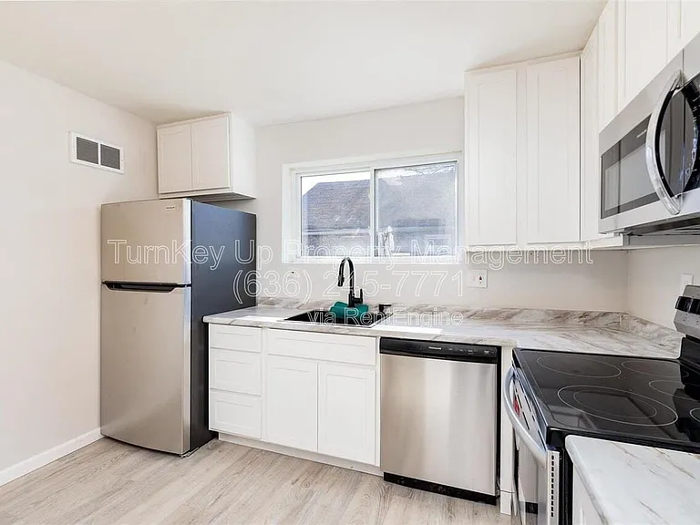 3513 Palace Ct — Photo 4