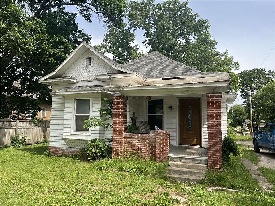 1st image of 815 Washington St