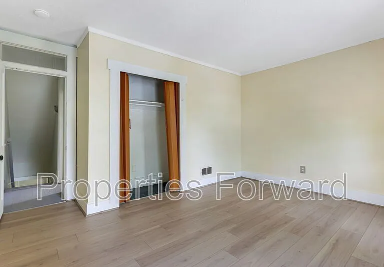 673 E Sycamore St — Photo 23