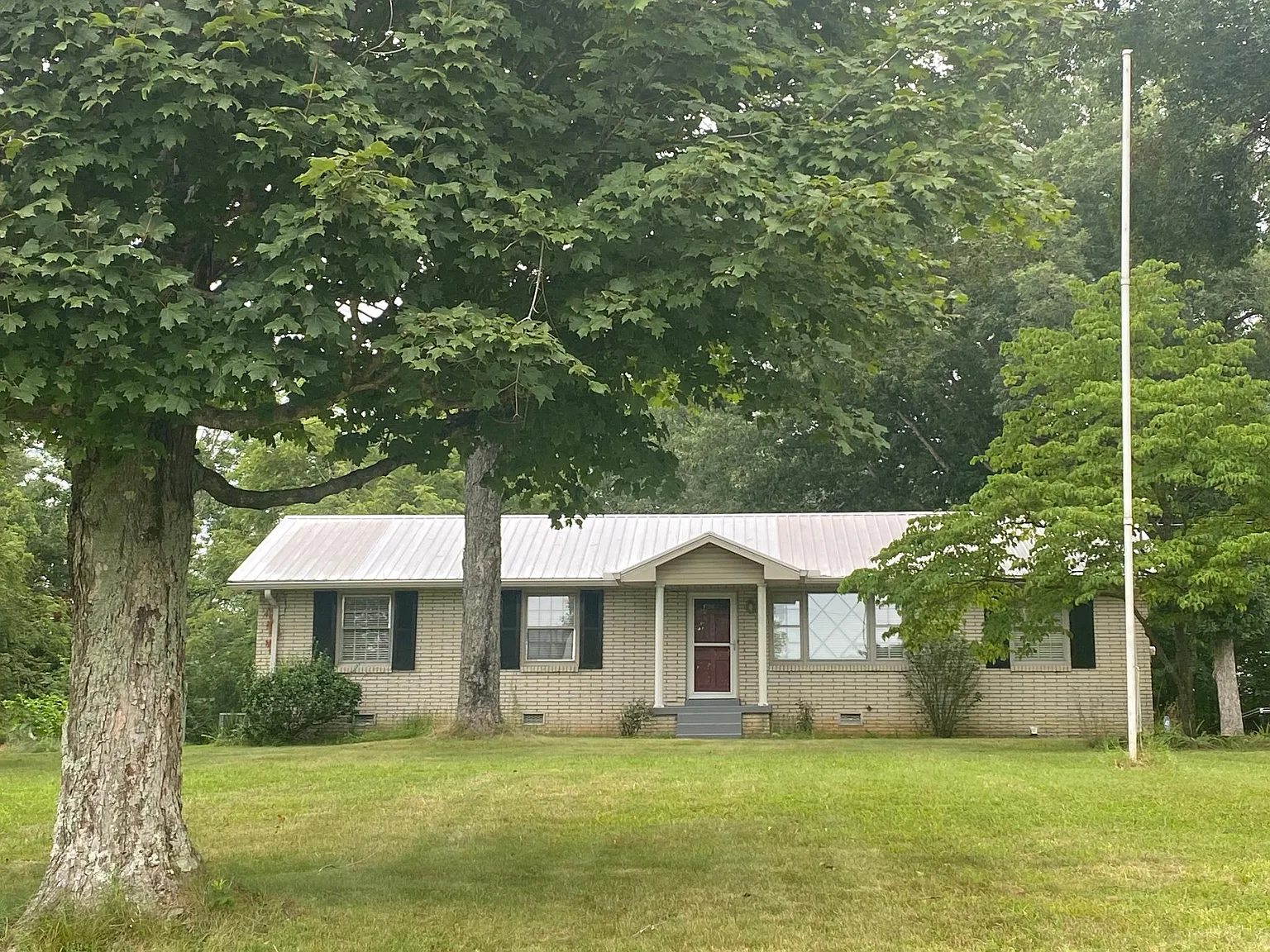 1050 Clarence Binkley Rd — Photo 1
