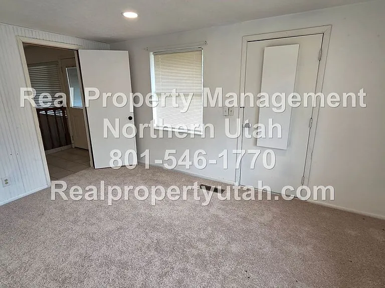 1487 Adams Ave — Photo 15