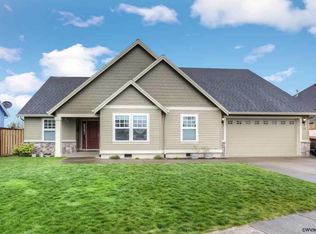 1015 Hayes St, Mount Angel, OR 97362