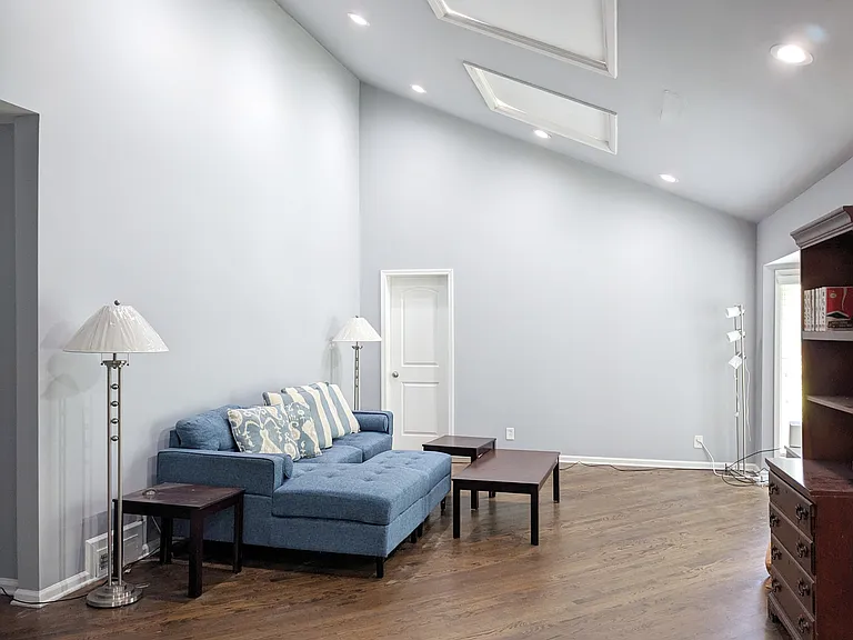 1314 Briardale Ln — Photo 3