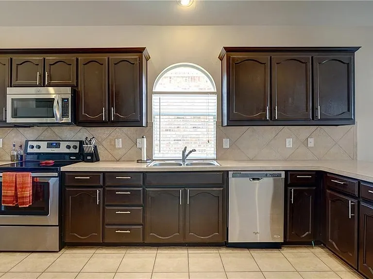 12833 Danville Dr — Photo 7