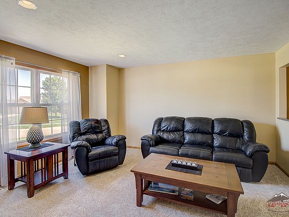 3rd image of 3254 Camrose Dr