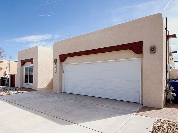 2nd image of 10109 Arroyo Crest Dr NW