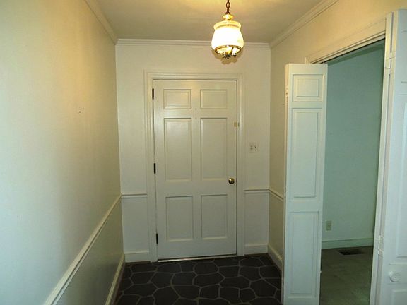 3rd image of 1106 Brentwood Dr