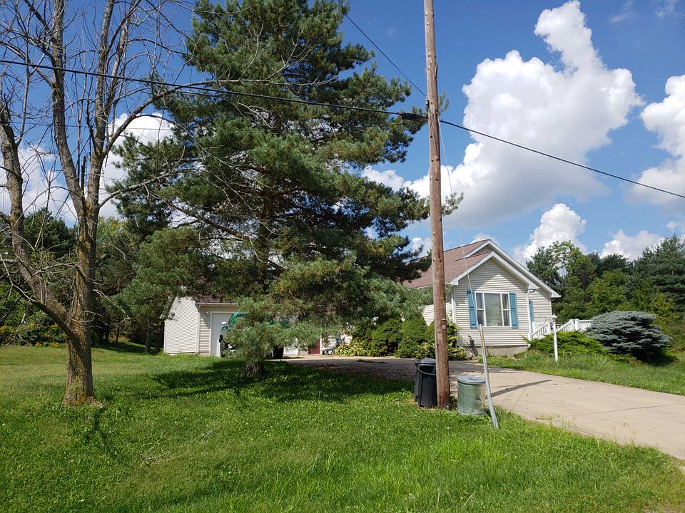 2nd image of 885 Lakeview Dr