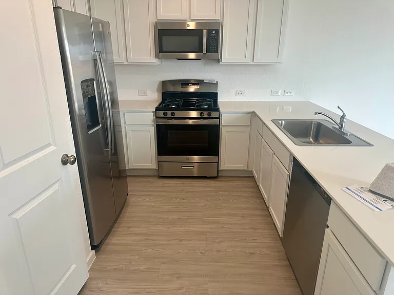 102 Kayden Ct — Photo 3