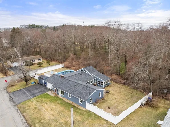 89 Brooks St, Maynard, MA 01754