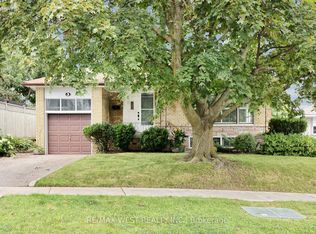 3 Ridgemount Rd, Toronto, ON M9P1C2