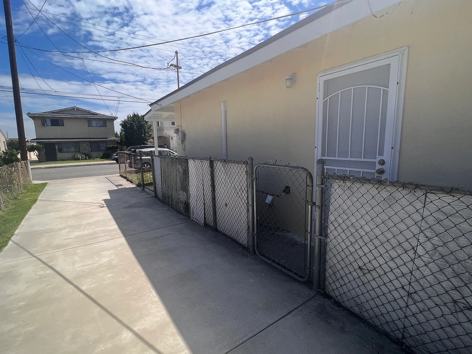 2 bed, 700 sqft, $2,200 — Photo 2