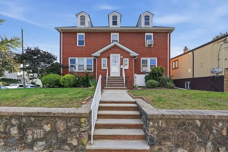 530 Broad St #2