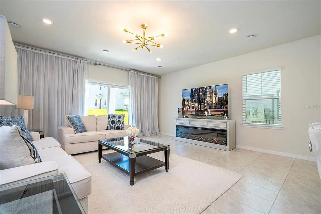 3 bed, 2.5 bath, 1796 sqft, $2,185 — Photo 3