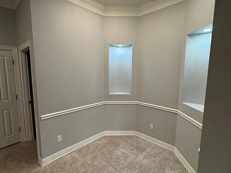 328 N Hampton St — Photo 11