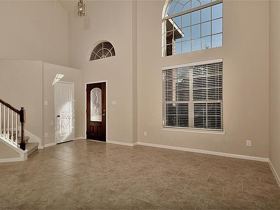 3rd image of 178 Black Swan Pl