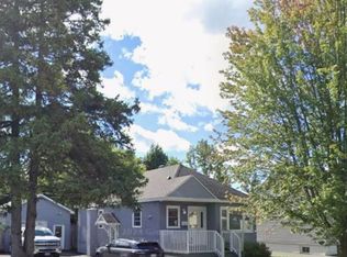 422 Regis Ave, Ottawa, ON K1K 0X8