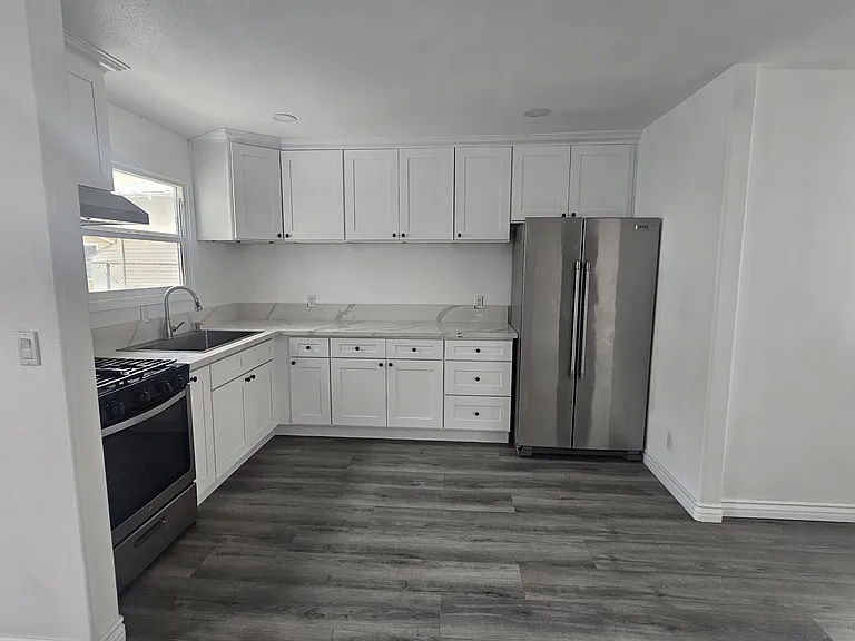 1092 Gardenia Ave — Photo 5