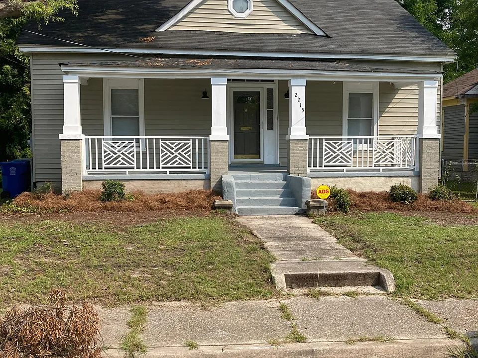 2215 Senate St