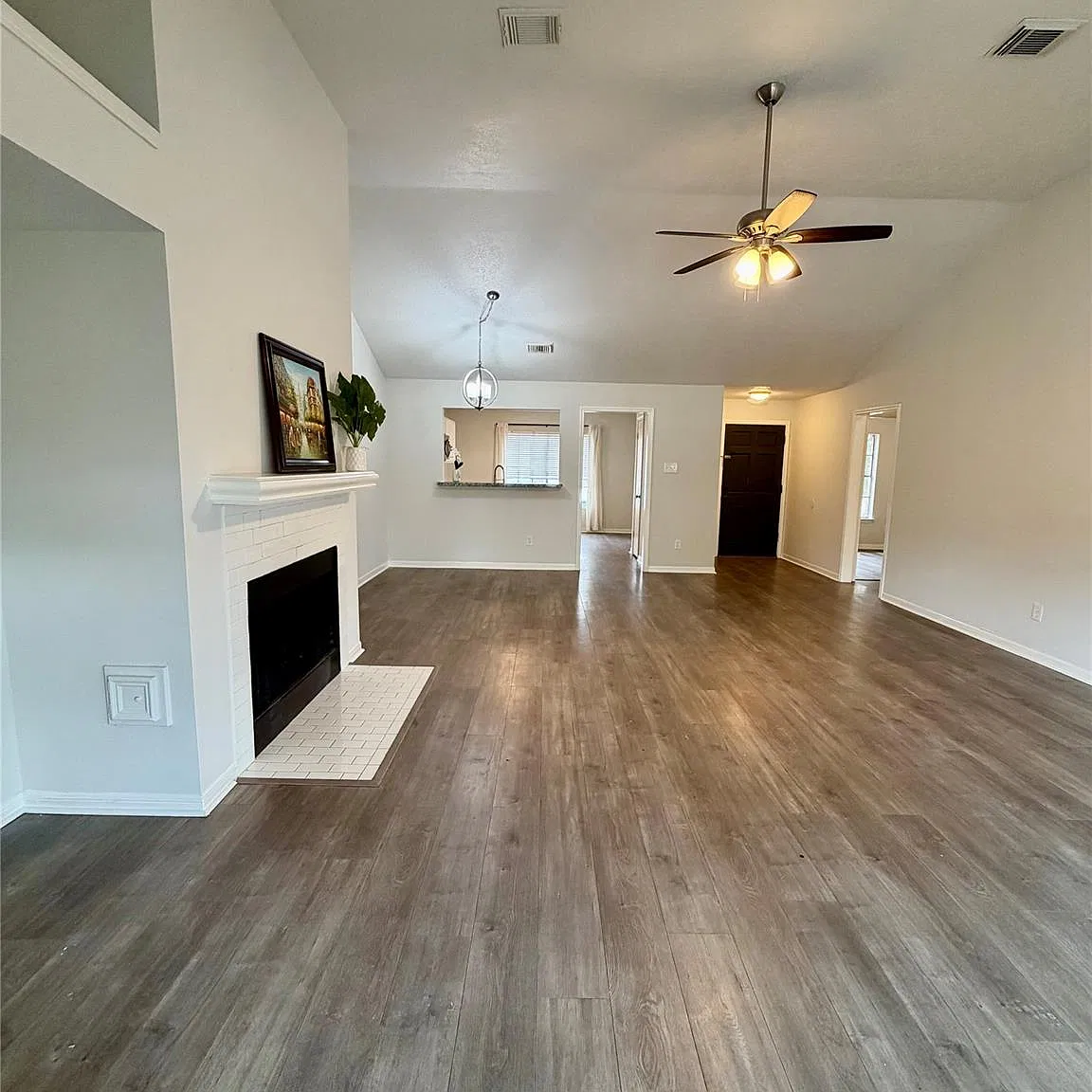 3 bed, 2.0 bath, 1553 sqft, $1,800 — Photo 3