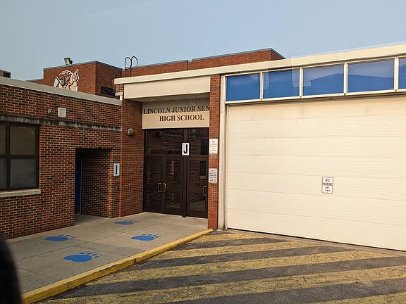 2nd image of 501 Crescent Ave