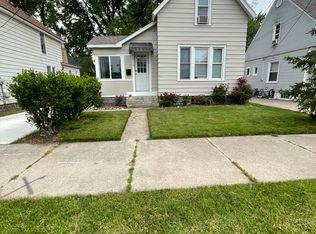 1015 Lilac Ct NE, Grand Rapids, MI 49503