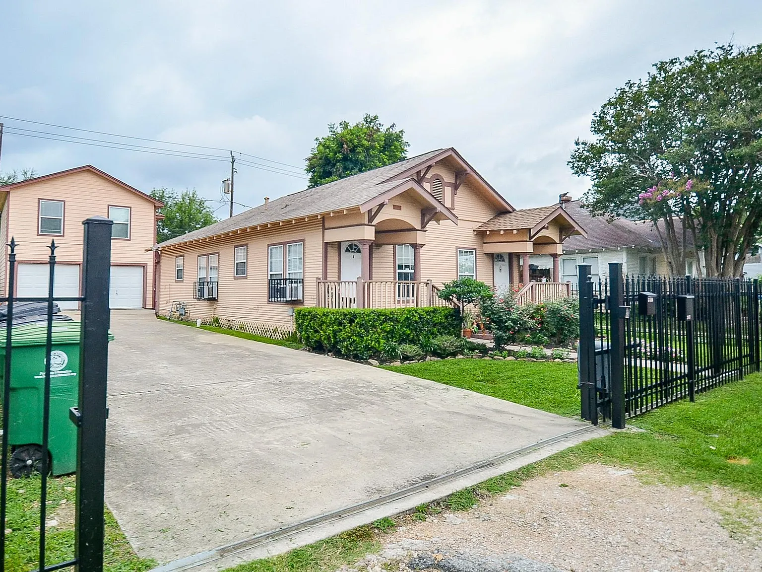 1 bed, 1.0 bath, 466 sqft, $1,200 — Photo 3