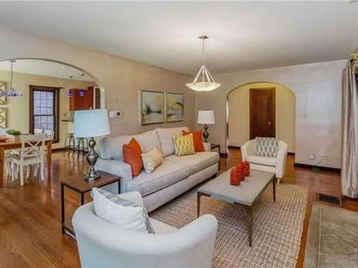 3 bed, 2.0 bath, 3086 sqft, $2,995 — Photo 4
