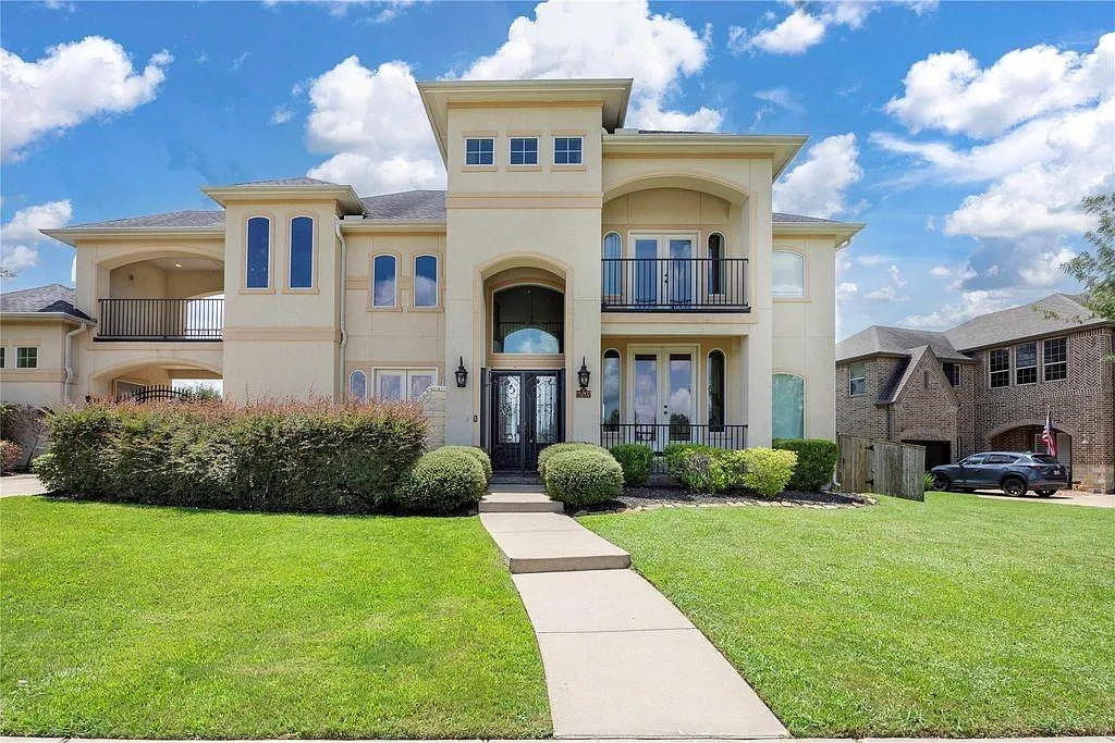 5 bed, 5.5 bath, 5166 sqft, $6,500 — Photo 2