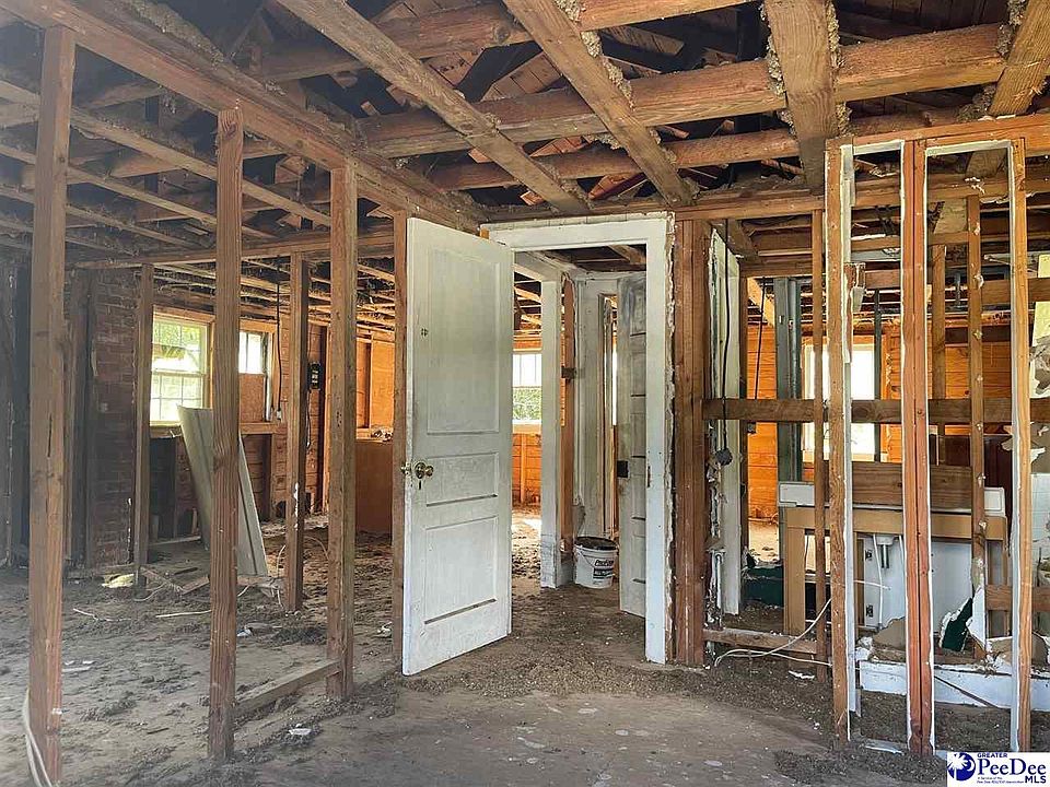 2nd image of 617 Weaver St
