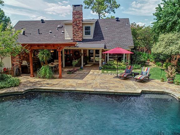 4th image of 427 Pleasant Valley Ln