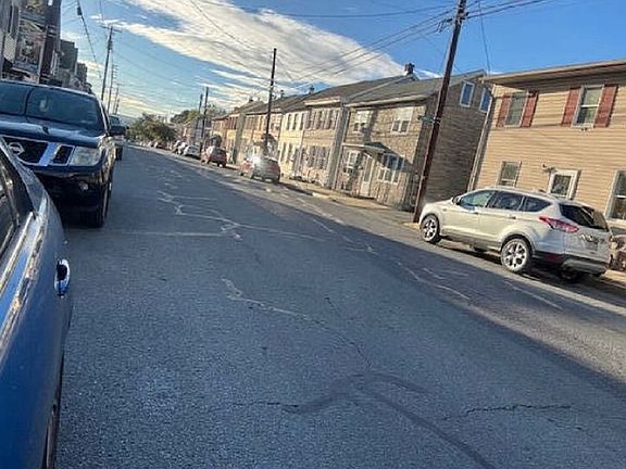 Exterior Neighborhood (street photo)