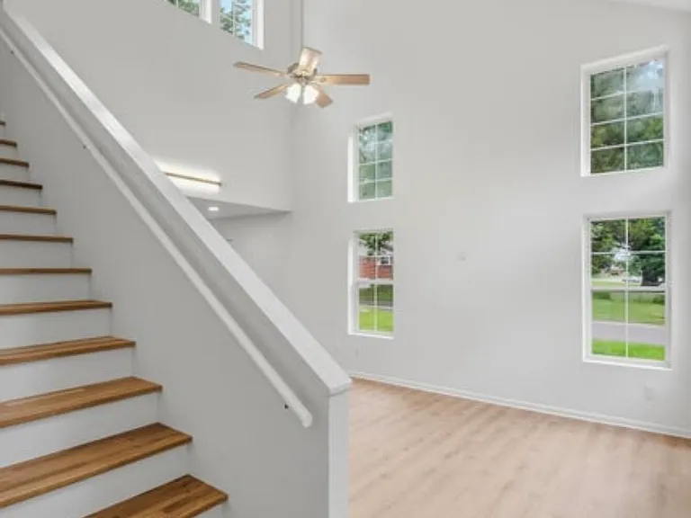 1515 Mills Dr — Photo 2
