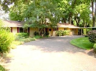 1852 Niedermeyer Dr, Central Point, OR 97502