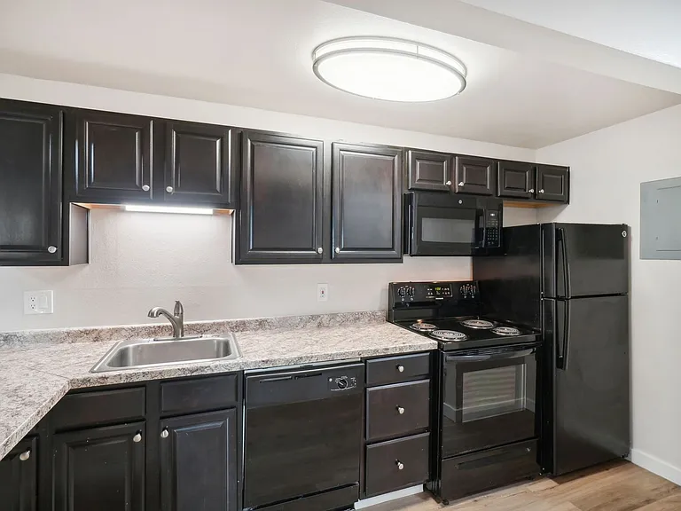 Westport Apartments — Photo 14