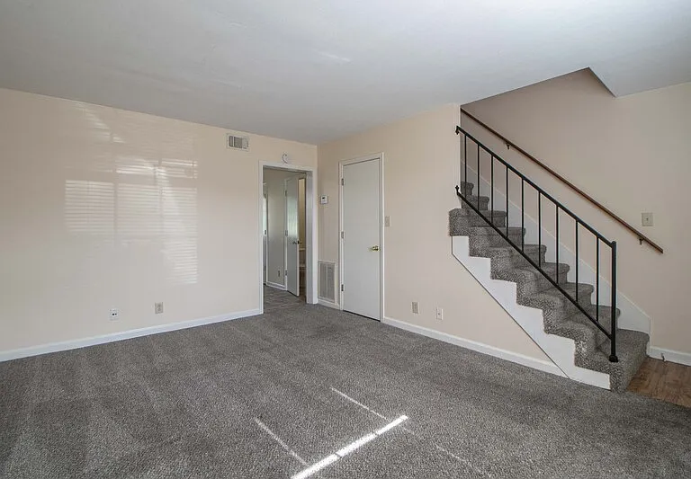 371-3 Peabody Dr — Photo 4