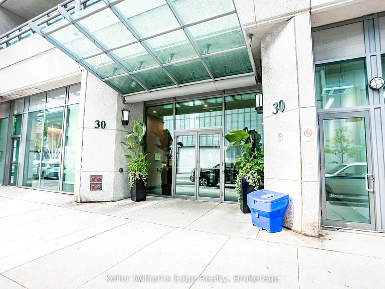 30 Grand Trunk Cres W #2001 — Photo 39