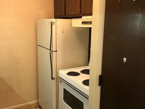 3rd image of 233 Robinhood Ln Unit 5