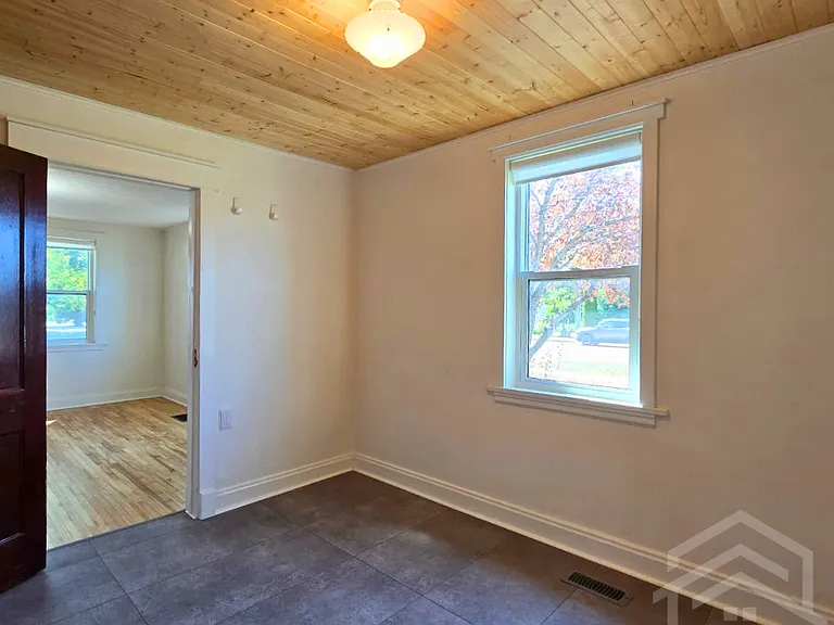 632 Broadway St — Photo 5