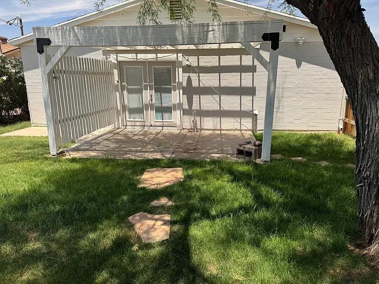 1025 E Indianola Ave — Photo 44