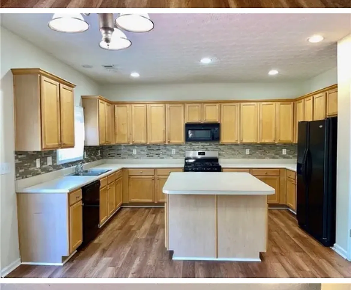 Building Photo - 2274 Longmont Dr
