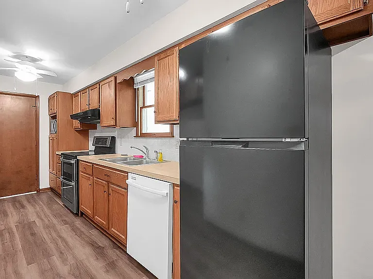 3 bed, $2,500 — Photo 4
