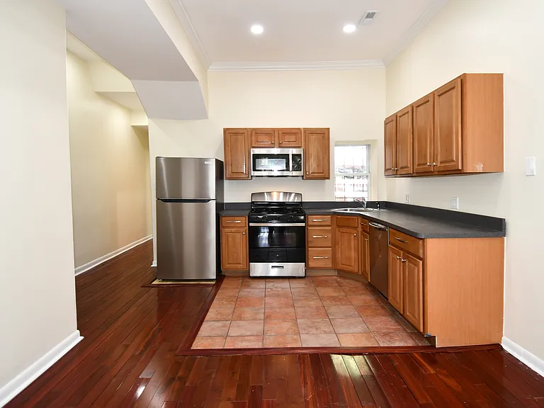 1904 9th St NW — Photo 8