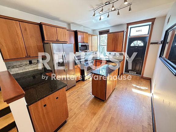 3rd image of 2904 Hudson St