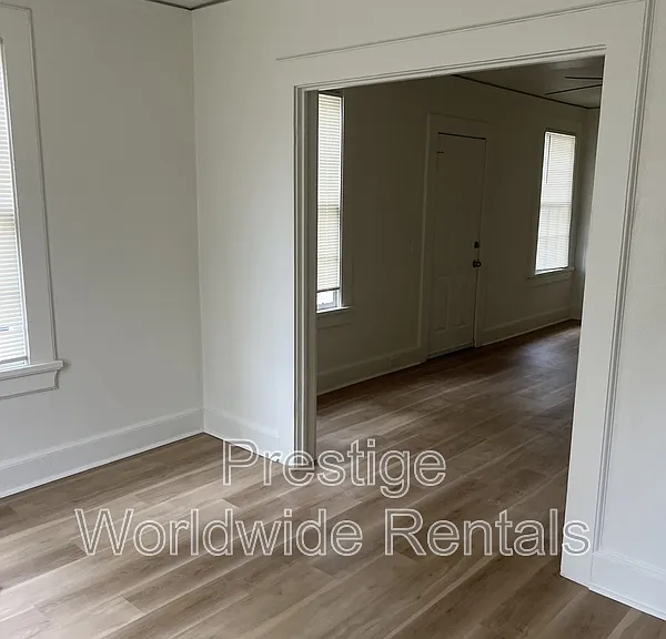 2823 Lee St — Photo 9