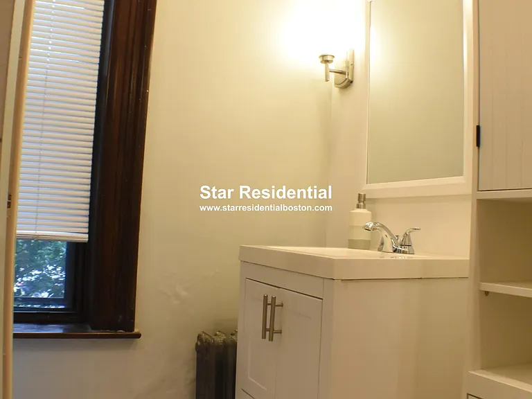 31 Fairfield St #201 — Photo 35