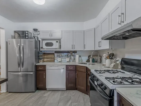 87-03 57th Road image 10 of 20