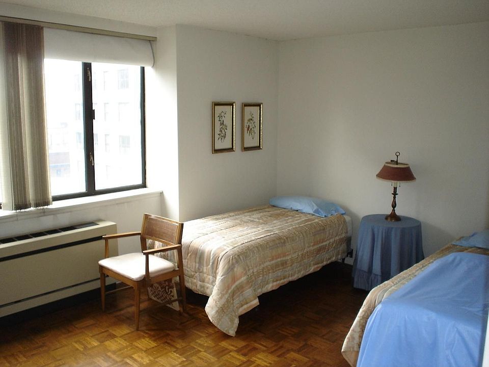 2nd image of 30 W 61st St APT 19B