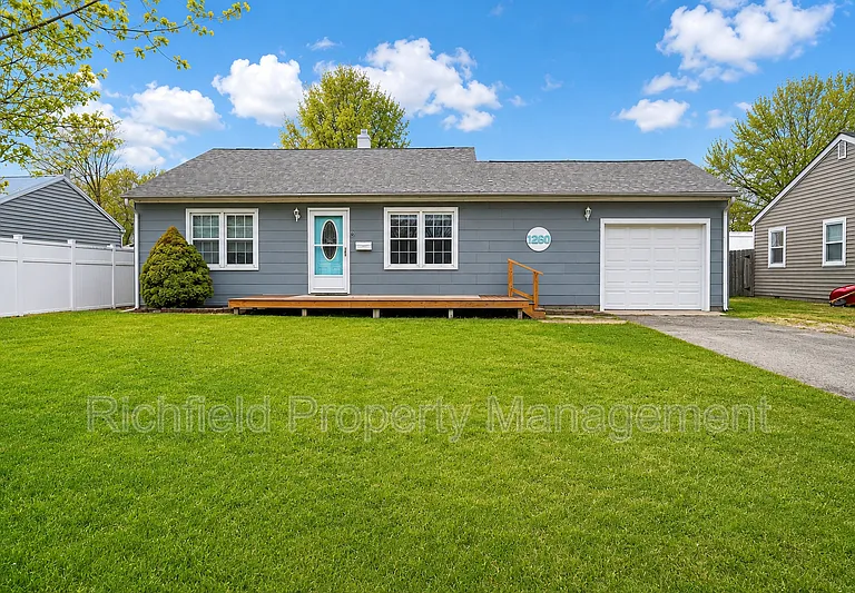 1260 Lincoln Dr — Photo 1