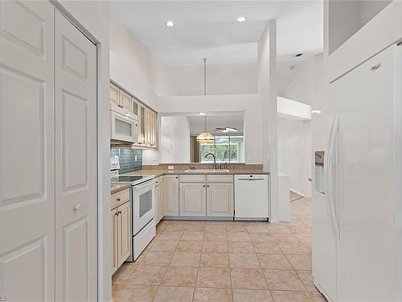4th image of 1720 Royal Cir #802